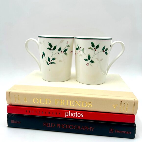 Set Of 2 Mikasa Christmas Holly Bone China Mugs 10 Oz - Picture 6 of 6